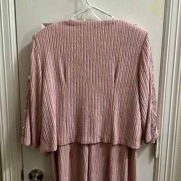 Pink 2 Piece Dress with Lace. - Picture 7 of 15